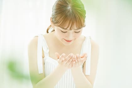 顔を洗う