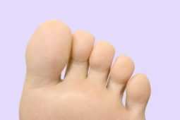 糖尿病の人は爪白癬になりやすい｜足を守るために症状や原因を知る