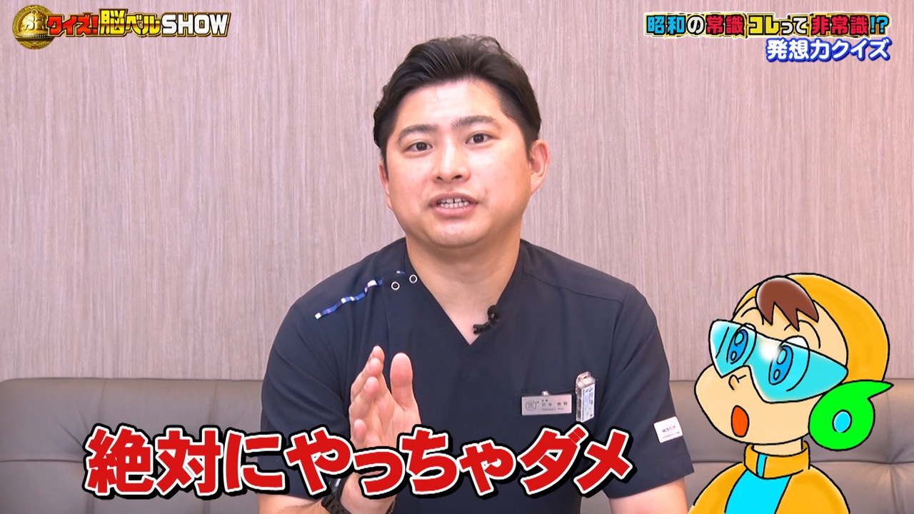 指を無理に引っ張るのは絶対にダメと解説する岩井院長（©BSフジ）
